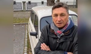 Novac ide za djecu koja boluju od raka: Pahor prodaje stari “reno 4” VIDEO