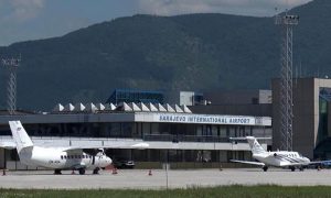 Vjetar napravio problem: Otkazan let za Sarajevo iz Beograda