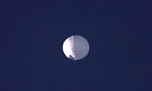 Pentagon upozorio: Balon iznad SAD-a špijunski, ali ne smije biti oboren VIDEO