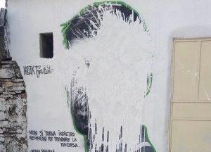 Vandalizam na KiM: Uništen mural Novaka Đokovića u Orahovcu