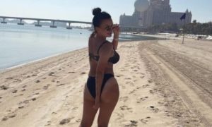 Pjevačica pozirala u bikiniju: Andreana Čekić pokazala obline na plaži FOTO