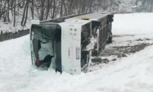 Detalji strašne nesreće: U prevrtanju autobusa stradala jedna osoba