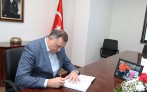 Dodik se upisao u knjigu žalosti povodom tragedije u Turskoj: Svijet se može ujediniti u humanosti