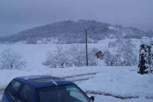 Snijeg veći od pola metra: Krupa na Uni i dalje odsječena od svijeta, drugi dan bez struje