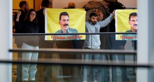 Poslanici evakuisani: Kurdi upali u Evropski parlament VIDEO