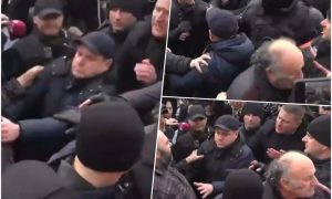 Sukob opozicije i policije u Moldaviji: Okupljeni na trgu uzvikuju “Rusija”, “Rusija” VIDEO