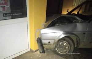 Automobilom se zabio u prodavnicu elektro i vodomaterijala u Srpcu