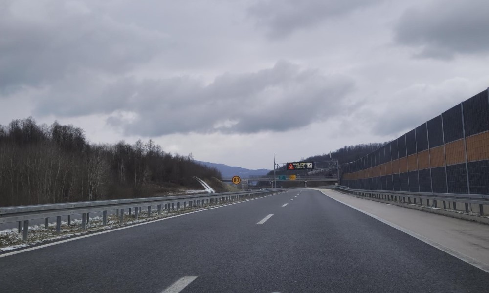 Pažnja vozačima! Danas budite posebno oprezni, klizavi su kolovozi