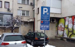 Samo u Srpskoj: Kupi parking kartu u lokalu koji ne radi FOTO
