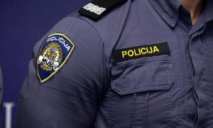 Policija reagovala: Obilazio kolonu na hrvatskoj granici pa kažnjen
