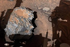 Trenutno istražuje planinu Sharp: Rover NASA na Marsu otkrio metalni objekat