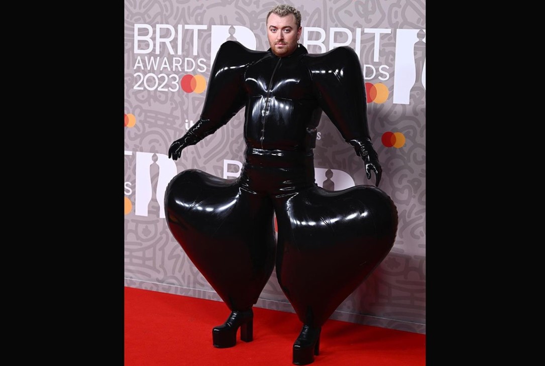 Kostim neobičnog oblika: Sem Smit privukao negativne kritike svojim oblačenjem