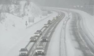 Haos u Hrvatskoj zbog snijega: Obustavljen saobraćaj iz Dalmacije prema unutrašnjosti