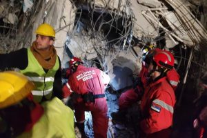 Čudo u Gazijantepu: Otac i kćerka nađeni živi pet dana nakon zemljotresa VIDEO