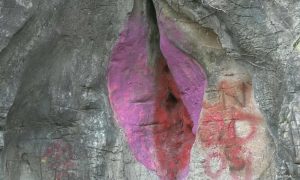 Mještani tvrde da je mjesto magično: U stijeni uklesan ženski polni organ FOTO