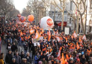 Deveti dan protesta: Stotine hiljada ljudi danas će prekinuti sa radom u Francuskoj