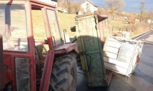 Nesreća u Banjaluci: Muškarac teže povrijeđen nakon prevrtanja traktorske prikolice