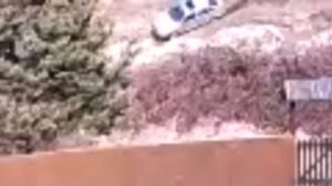 Stravičan snimak nesreće: Velikom brzinom sletio niz provaliju, zadobio povrede VIDEO
