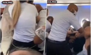 Čak 15 žena se potuklo u avionu: Napravile haos – jedna ostala golih grudi VIDEO