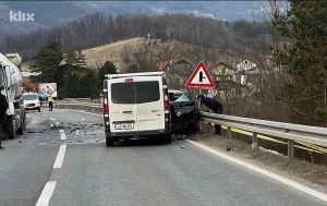 U sudaru kamiona i dva automobila poginula jedna osoba