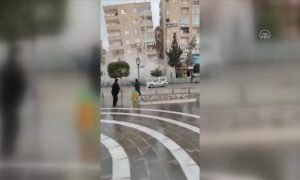 Šokantni snimci nakon novog zemljotresa: Desetospratnica se srušila kao kula od karata VIDEO