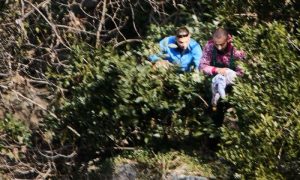 Izvučen kroz granje: Objavljen potresan snimak spasavanja bebe iz Morače VIDEO