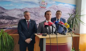 Od kongresnog centra do bolnice i aerodroma: Obećanja Dodika, Viškovića i Ćurića u Trebinju