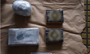 Policija hapsila: Srbin i Slovenka kokain i heroin krili pod nogama FOTO