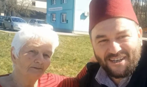 Nikada nije kasno: Ova žena je u 72. godini položila vozački, efendija prvi čestitao VIDEO
