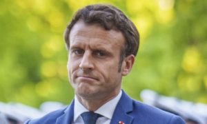Predsjednik Francuske se “osilio”: Makron obećao da će plivati u Seni pred početak Olimpijskih igara
