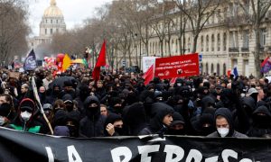 Policija upotrijebila suzavac: U Parizu za sukob spremno 7.000 demonstranata