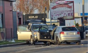 Težak sudar dva vozila: Povrijeđeno pet osoba, među njima i dijete