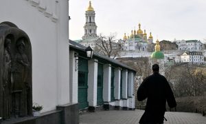 Naoružani puškama: Ukrajinska policija u manastiru Kijevsko-pečerske lavre