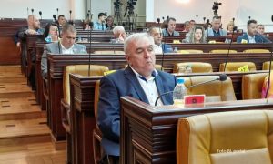 Umičević ljut na Čudića: Crnogorac sa 300 glasova ne da mi da pričam