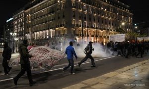 Haos u Atini: Narod protestuje zbog stravičnog sudara vozova VIDEO