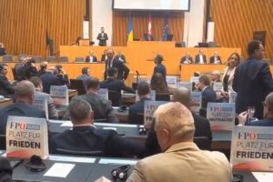 Skandal u parlamentu: Poslanici izašli iz sale kada se obraćao Zelenski VIDEO