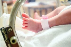 Beba bila teško bolesna: Odlukom suda isključena sa aparata za održavanje života