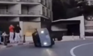 Čudna i pomalo komična scena: “Citroen” se prevrnuo u krivini VIDEO