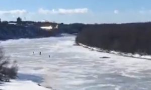 Nezgoda iznad rijeke: Ruski vojni helikopter udario u dalekovod VIDEO