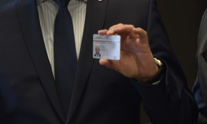 Službena legitimacija: MUP Srpske predstavio elektronsku identifikacionu karticu