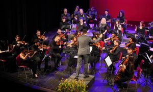 Simfonijski orkestar NPRS oduševio publiku: Neprolazni klasici na sceni nacionalnog teatra FOTO