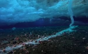 Nerazjašnjen fenomen: Ledeni prst smrti snimljen u okeanu VIDEO