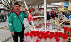 Ženi ili ljubavnici? Evo kako banjalučki prodavac formira cijene za Osmi mart VIDEO