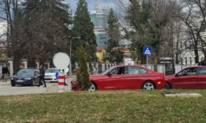Saobraćajna nesreća u Banjaluci: Sudar BMW-a i “citroena” u kružnom toku