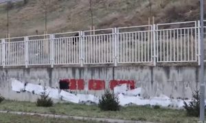 Govor mržnje u Novom Pazaru: Grafit mržnje ispisan na školskoj ogradi