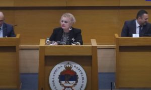 Šou u parlamentu! Obrenka Slijepčević: Kad rikne krava u Hercegovini, meni telefon zvoni VIDEO