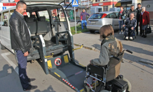 Prepreka za preprekom: Osobama sa invaliditetom u Banjaluci potrebno još vozila