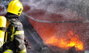 Dim se vidio nadaleko: Zapalila se garaža, vlasnik vatrogascima rekao da ima eksploziva