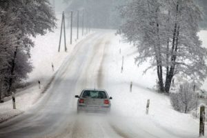 Pročišćen mehanizacijom: Prohodan put od Drvara do Istočnog Drvara