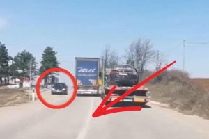 Ne prezaju da ugroze tuđe živote: Šleper umalo smrskao automobil VIDEO